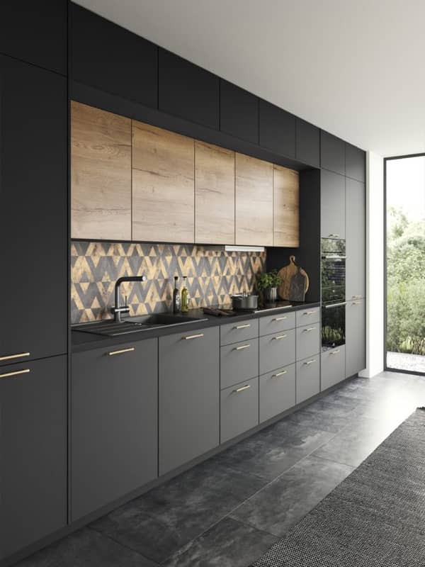 Modern Full Black Kitchen with natural tones and gold handles