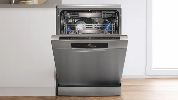 https://oxfordhouse.com.mt/wp-content/uploads/2023/10/Bosch-Stainless-Steel-Slver-Freestanding-Dishwasher-with-sensors.jpg