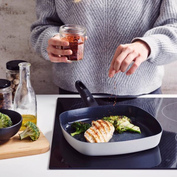 Brabantia Indu+ 28 cm Grill Pan in Cool Grey with recycled aluminium body and durable non stick surface