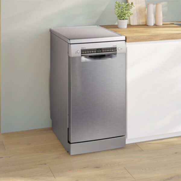 Freestanding 45cm dishwasher in kitchen