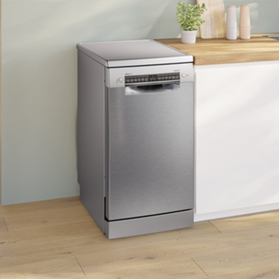 Freestanding 45cm dishwasher in kitchen
