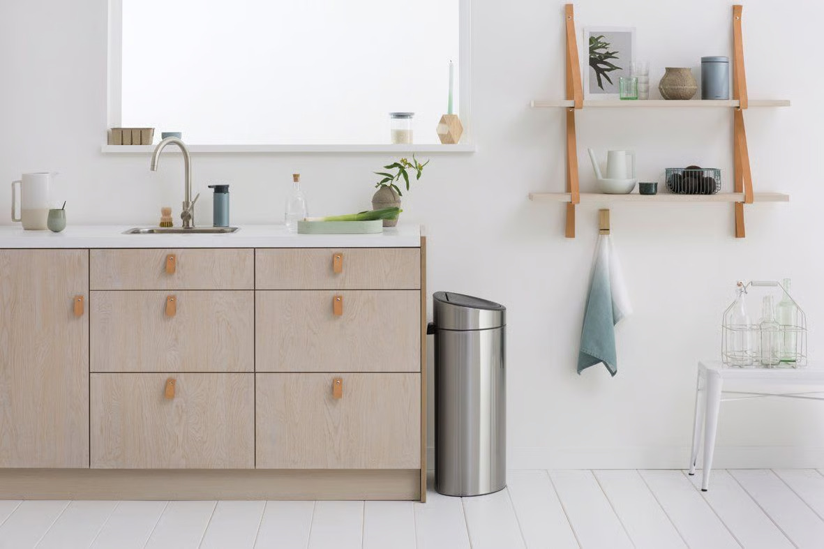 touch_bin_new_40l_-_matt_steel_fingerprint_proof_-_8710755114809_brabantia_96dpi_1181x787px_e_nr-13282